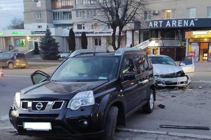 ДТП на Вишеньці: Постраждали дві людини  