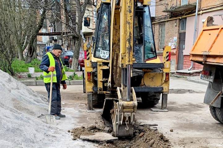 У Вінниці продовжують ремонтувати дворові території 

