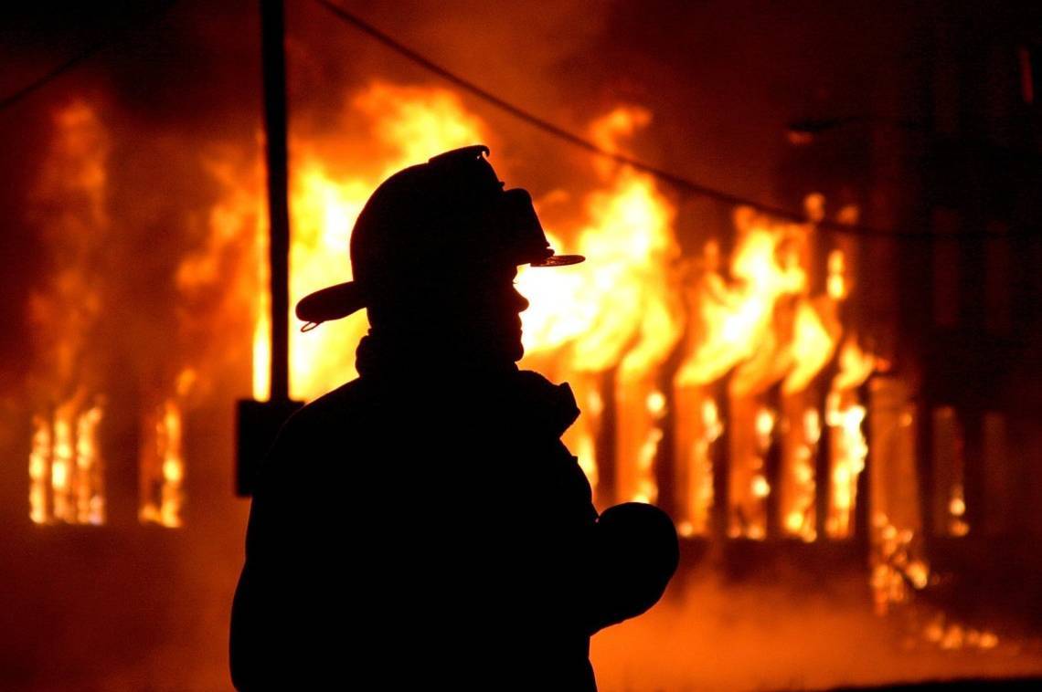 У пожежі на Вінниччині загинула жінка та постраждав її син 

