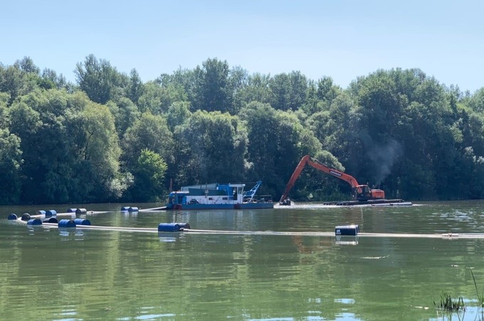 У Вінниці продовжують очистку дна Південного Бугу