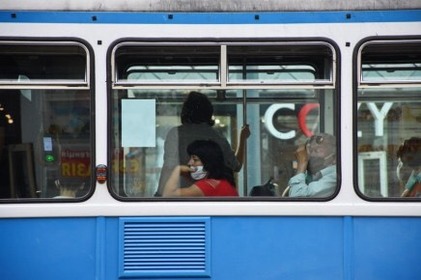 Не лише через передні: у вінницькому транспорті почали впускати людей у всі двері