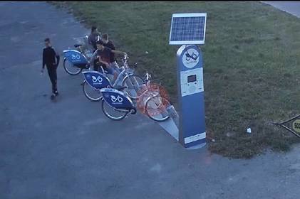 У Вінниці підлітки силою вирвали велосипед прокату «Nextbike» 

