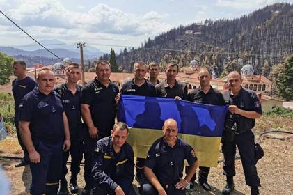 Додому повернулись вінницькі пожежники, які боролися з вогнем у Греції 

