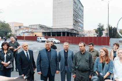 Вінницю відвідали представники Європи та Китаю: дипломати побували на місці ракетного обстрілу і обговорили допомогу Вінницю відвідали представники Європи та Китаю: дипломати побували на місці ракетного обстрілу і обговорили допомогу