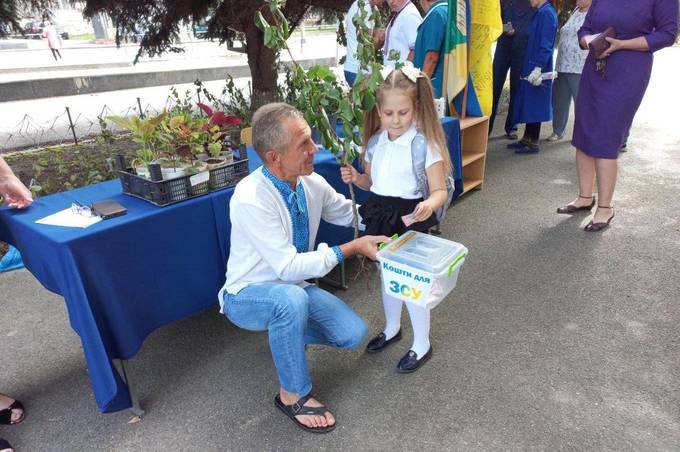 Вінницькі освітяни реалізували благодійний проєкт «Освітня родина: допомагаємо – перемагаємо!»