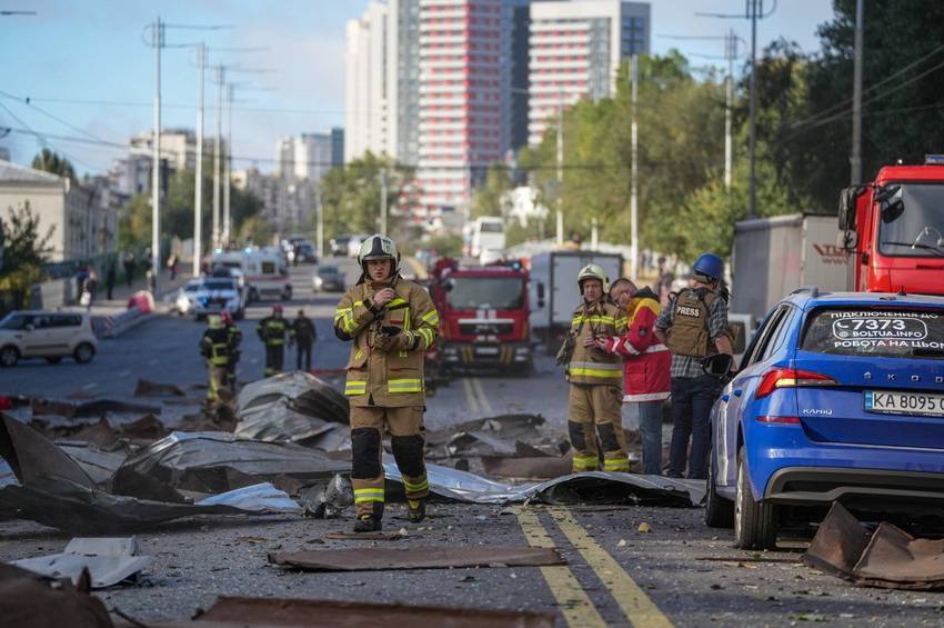 Внаслідок ракетних ударів російських терористів, 5 областей без світла, виникло понад 30 пожеж 