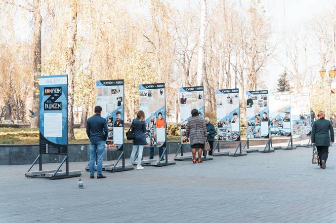 У Вінниці відкрилася виставка: 13 особистих історій людей, які постраждали від окупаційної російської влади в ХХ та ХХІ століттях