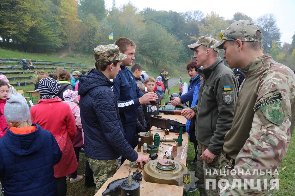 У Тиврові поліцейські влаштували для дітей пізнавальний урок