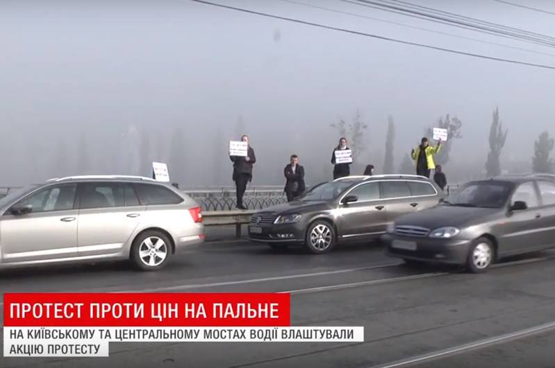 Водії проти підвищення цін на пальне. Одні страйкували, інші спізнились на роботу