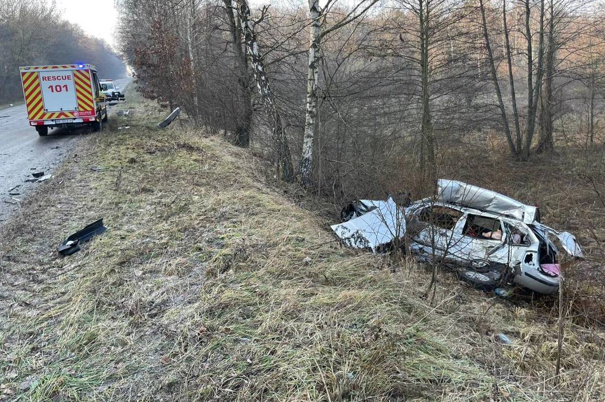 Смертельна ДТП на Вінниччині: загинули двоє, вісім осіб травмовано