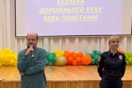 Лідер гурту «Тік» Віктор Бронюк та патрульні поліцейські провели спільний захід для школярів 