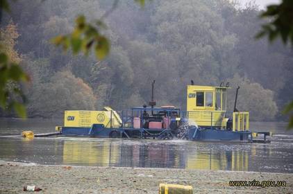 В районі забору води КП «Вінницяоблводоканал» земснаряд очистив річкове дно від 30 тисяч кубометрів мулу 