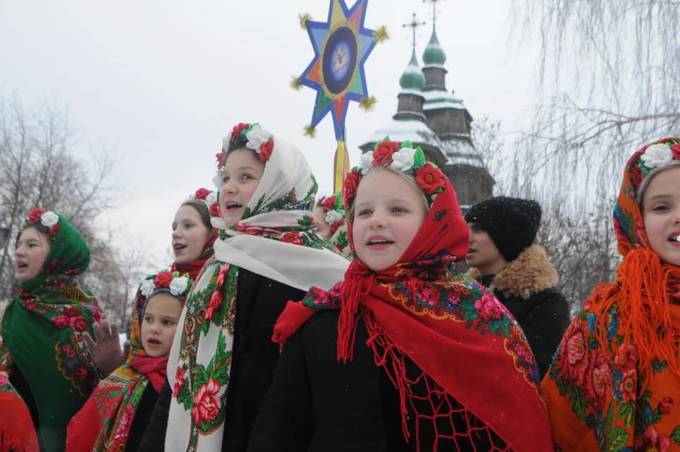 "Сію, вію, посіваю - павербанка заряджаю" та інші українські колядки 2023 року