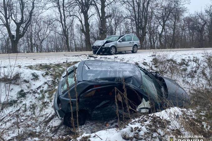 В страшній аварії на Вінниччині люди дивом вижили (Фото)