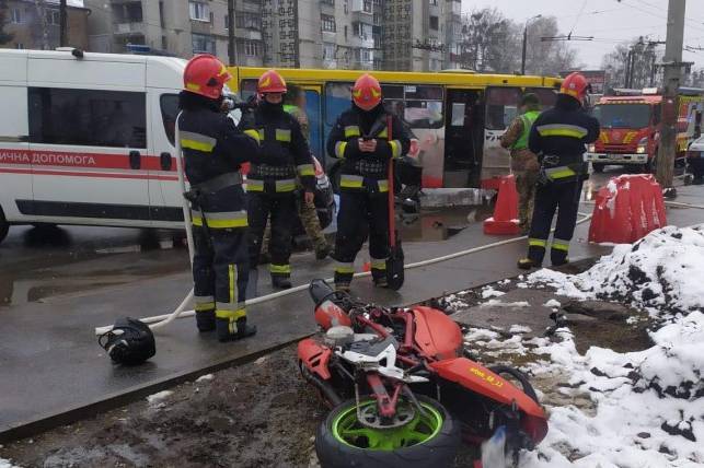 Смертельна ДТП у Вінниці: розбився мотоцикліст, пасажирка госпіталізована