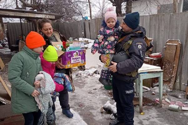 Мешканців деокупованої Харківщини підтримують поліцейські Вінниччини
