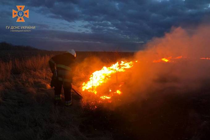 Вчора на Вінниччині згоріло понад 13 гектарів сухої трави