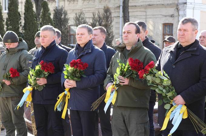 У Вінниці відбулася церемонія покладання квітів на честь Дня українського добровольця