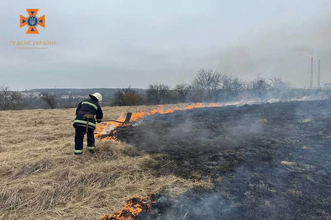 На Вінниччині бійці ДСНС продовжують боротьбу з пожежами в екосистемах
