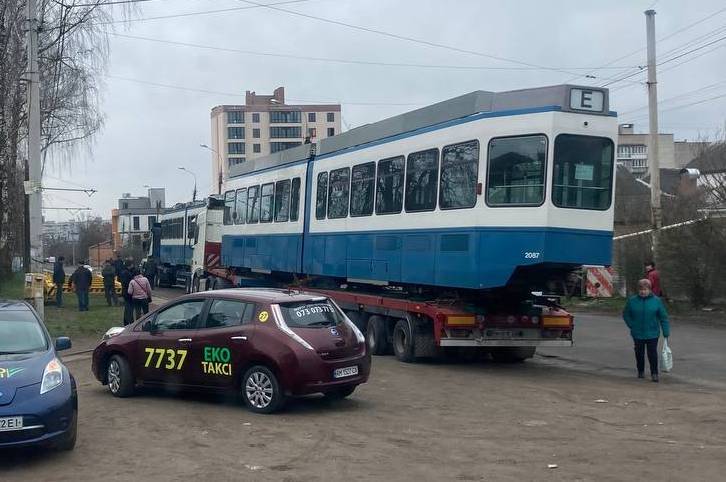 У Вінницю з Цюриха прибули три перші трамваї «Tram2000» 