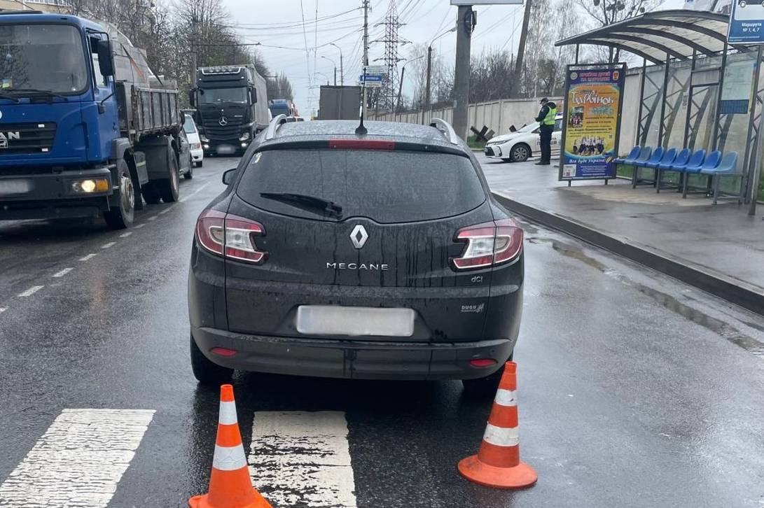 У Вінниці легковик на «зебрі» збив літню жінку