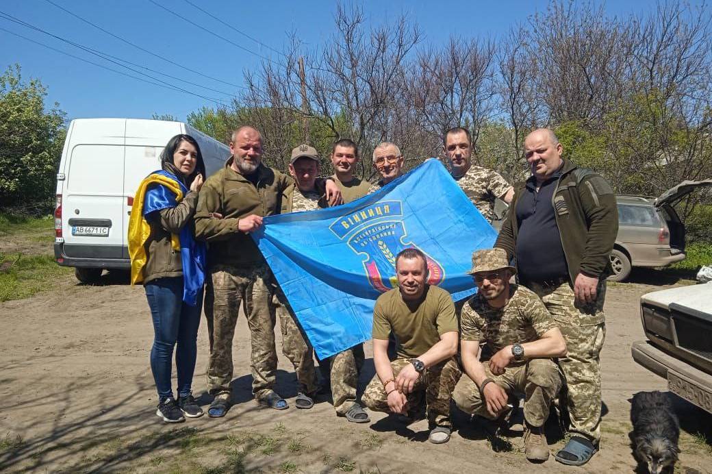 «Потрапляли під обстріли, на мінне поле та окуповану територію, але ніщо нас не зупинить»: Анна Заніздра розповіла про волонтерські будні