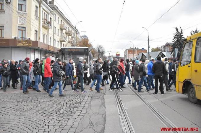 У Вінниці через протест на Соборній зупинився громадський транспорт