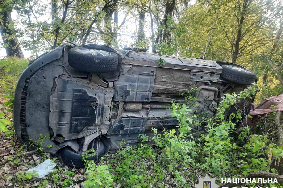 Влетів в кювет та перекинувся: в ДТП на Вінниччині травмувалося п'ятеро людей