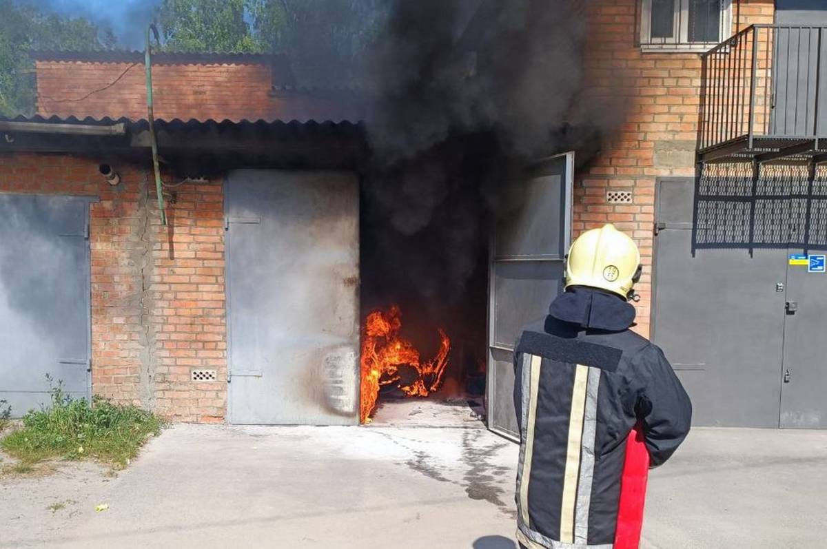 На Вінниччині підлітки підпалили гараж і самі мало не згоріли