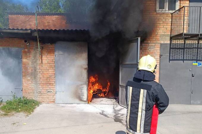 На Вінниччині підлітки підпалили гараж і самі мало не згоріли