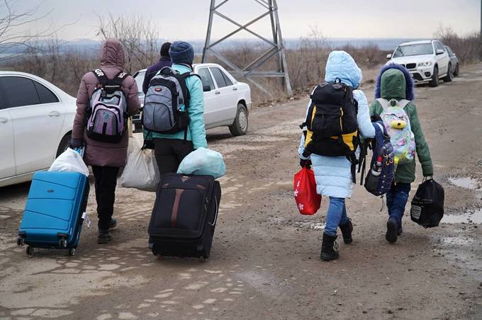 Через російське вторгнення  українці активно залишають свої домівки: скільки наших громадян уже виїхало