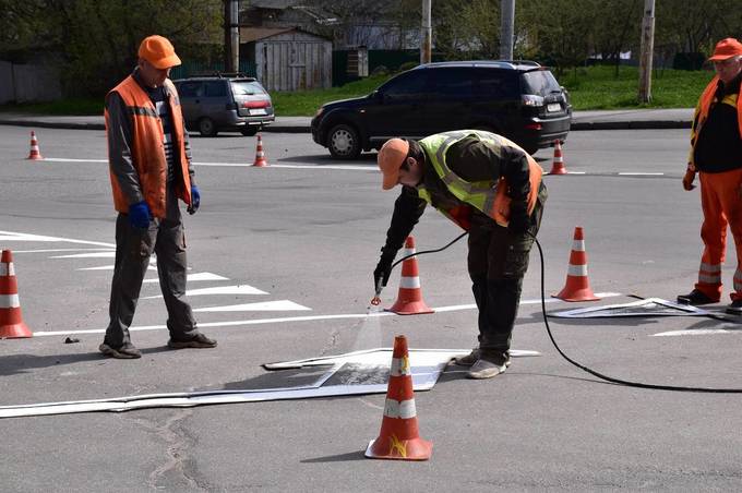 У Вінниці відновили вже близько 176 км повздовжньої та понад 18 тисяч м2 поперечної розмітки