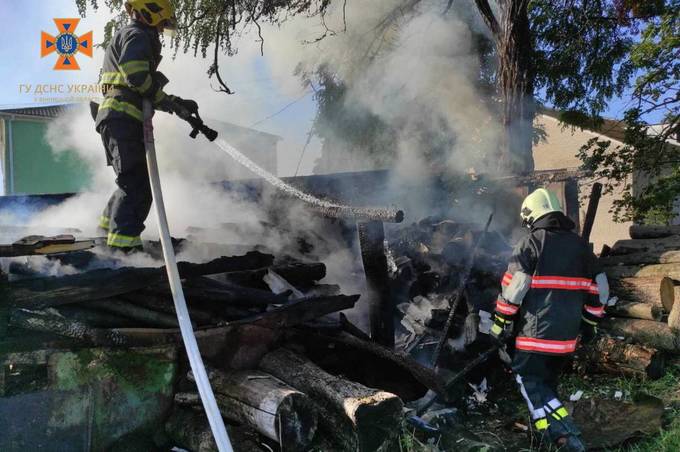 На Вінниччині ДСНС ліквідували пожежу на території приватного домоволодіння