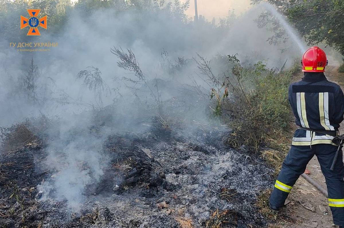 Минулої доби на Вінниччині рятувальники погасили 9 пожеж