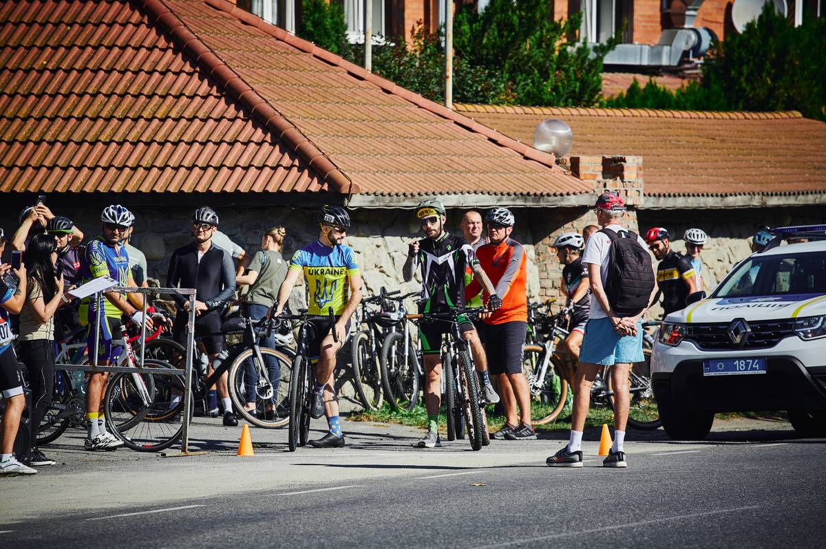 "Закрутка по-Вінницьки" заради воїнів: у Вінниці відбувся благодійний веломарафон