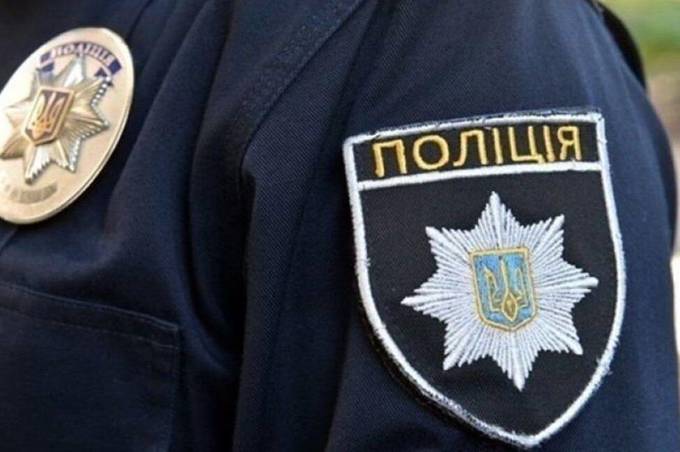 В одній із вінницьких шкіл чоловік вдарив хлопця, з яким у його сина відбулася суперечка. ВІДЕО