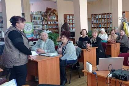 Де вік - не бар'єр: клуб книголюбів "Імпульс" у Вінниці запрошує до себе активних вінничан