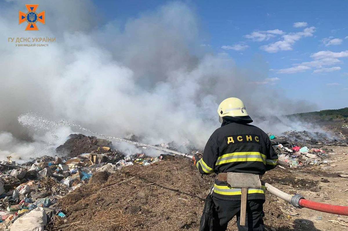 Рятувальники вкотре б'ють на сполох: на Вінниччині погасили 24 загоряння