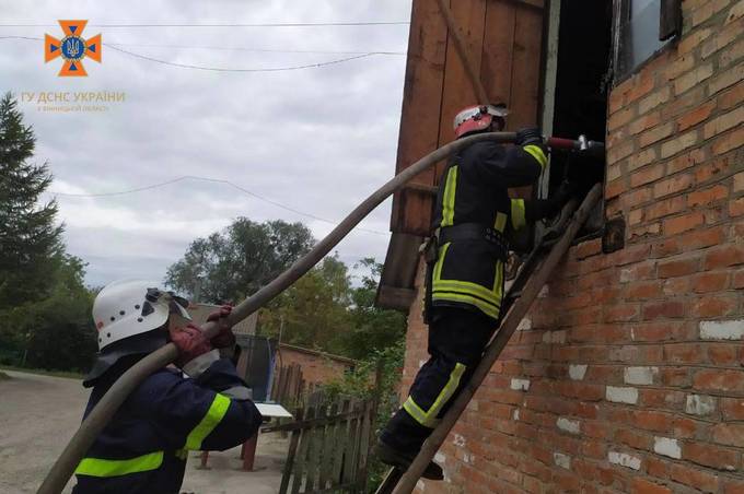 Минулої доби вінницькі рятувальники погасили 18 пожеж