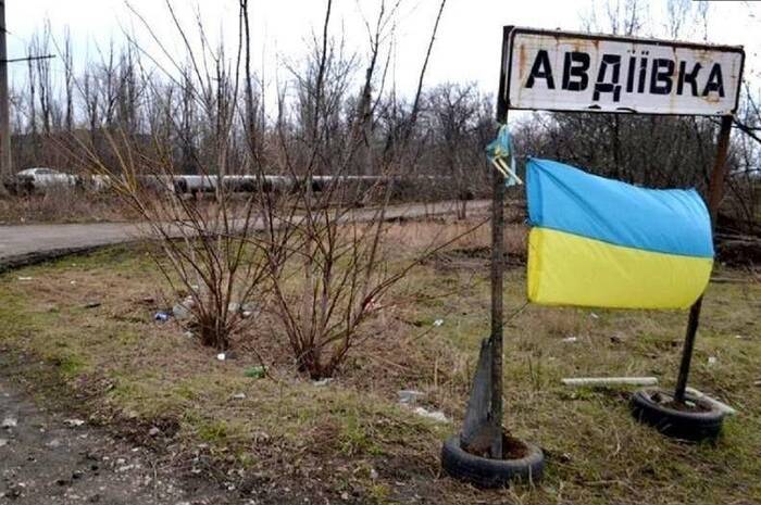 "Лізуть, як таргани, дуже багато": в Авдіївці не припиняються запеклі бої за місто