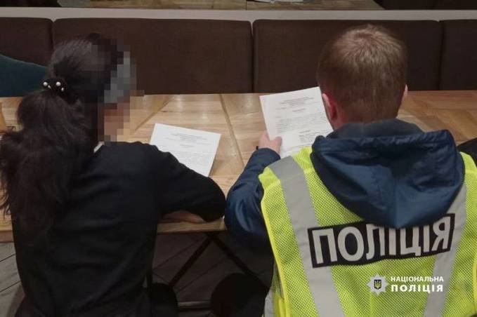 Бажала, щоб ракетні обстріли України тільки збільшувались: слідчі поліції викрили вінничанку- прихильницю «руського миру»