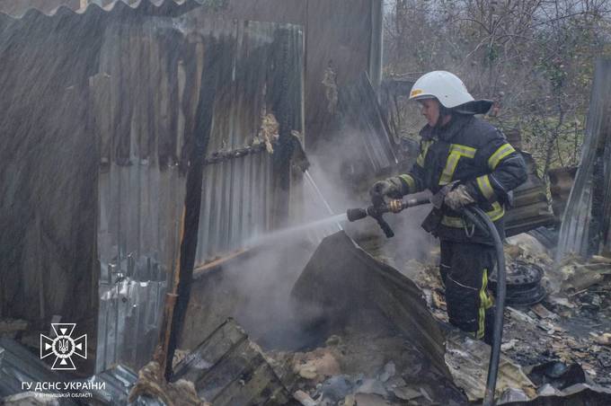 На Вінниччині ліквідовано пожежу на території приватного домоволодіння