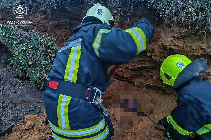 На Вінниччині через зсув ґрунту загинув чоловік