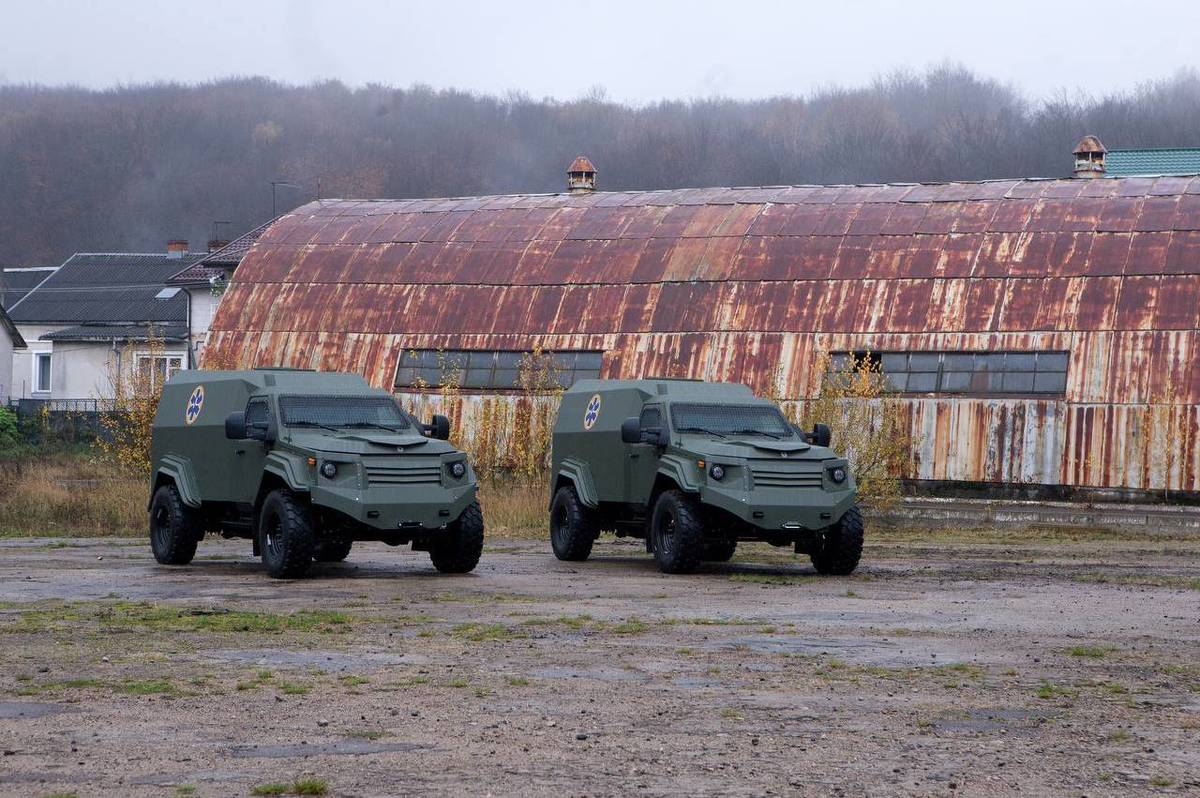 До військових на передову вирушили ще 2 броньовані швидкі від  UNITED24 (фото)