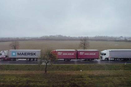 Спілка перевізників Словаччини блокує рух вантажівок на пункті пропуску "Вишнє-Нємецке": близько 300 вантажівок перебуває на кордоні