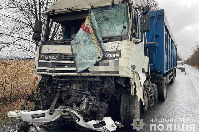 На Вінниччині трапилась ДТП, у якій постраждав водій вантажівки: подробиці події