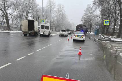 У Вінниці MAN не розминувся з Mercedes, у лікарню потрапив 12-річний син одного з водіїв