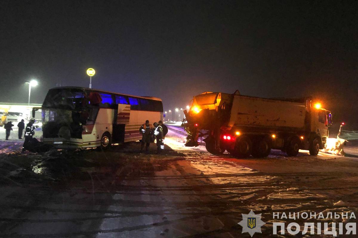 На автодорозі Київ – Ковель – Ягодин в ДТП потрапив рейсовий автобус Київ – Варшава: поліція з'ясовує обставини