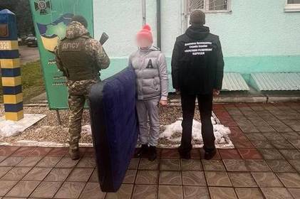Вчетверте "штурмував" кордон, але безуспішно: прикордонники затримали чоловіка при спробі переплисти Тису