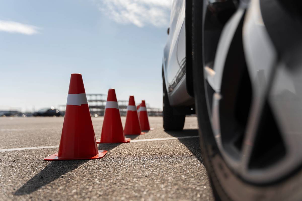 У деяких автошколах вимагають заплатити до 8000 гривень за вивчення ПДР